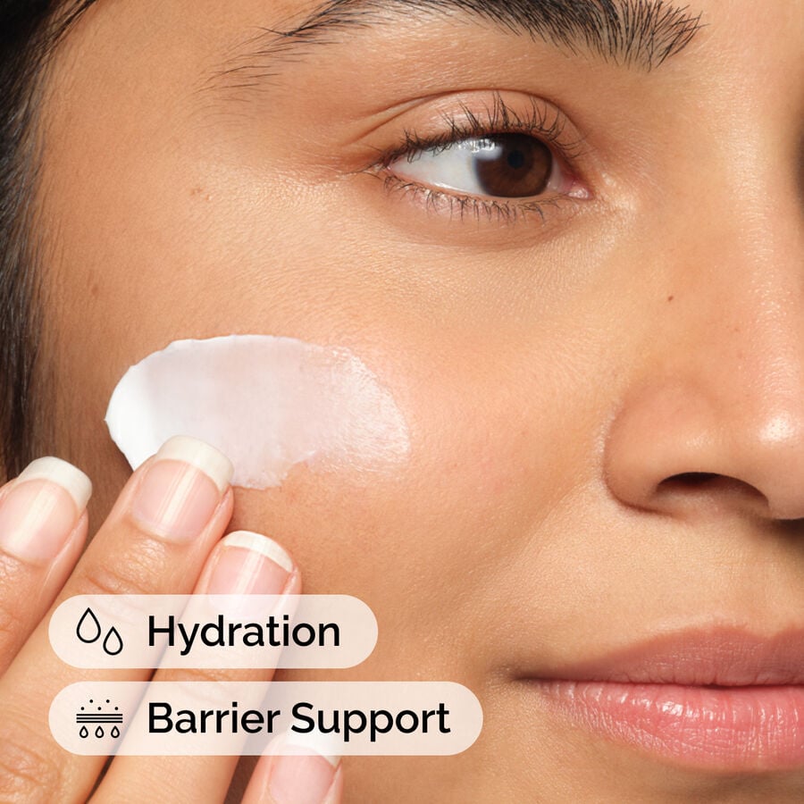 natural-moisturizing-factors-ha-q7 ord-natural-moisturizing-factors-ha-model-application-with-benefits.jpg